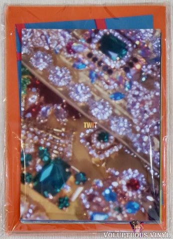Hwasa – Twit limited edition photobook back cover