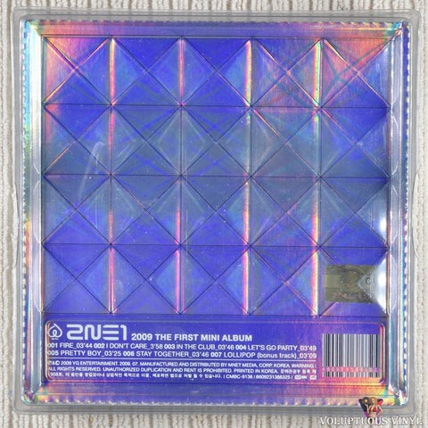 2NE1 – 2NE1 (2009 The First Mini Album) CD back cover