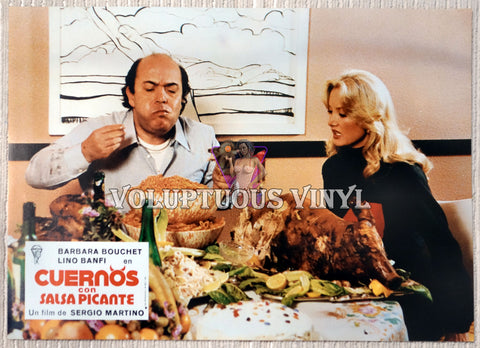 Spaghetti At Midnight - Spanish Lobby Cards - Lino Banfi & Barbara Bouchet eating